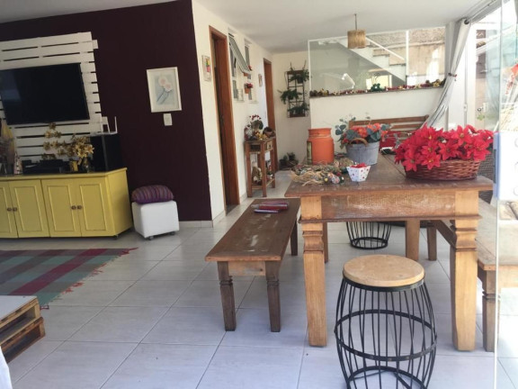 Imagem Casa com 4 Quartos à Venda, 307 m² em Tijuca - Teresópolis Imagem Casa com 4 Quartos à Venda, 307 m² em Tijuca - Teresópolis