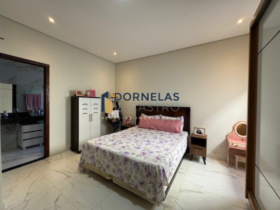 Imagem Casa com 3 Quartos à Venda, 400 m² em Guará I - Brasília Imagem Casa com 3 Quartos à Venda, 400 m² em Guará I - Brasília