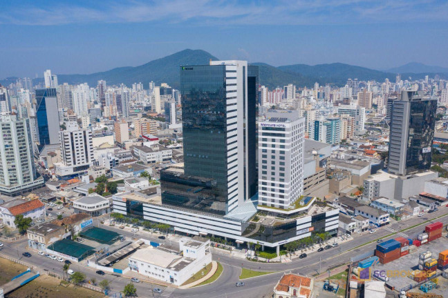 Sala Comercial à Venda, 105 m² em Centro - Itajaí