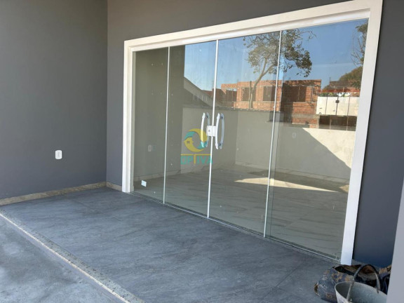 Casa com 2 Quartos à Venda, 76 m²