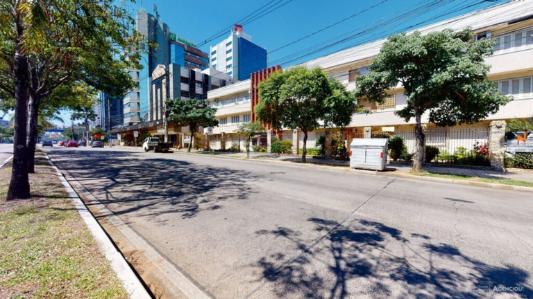 Imagem Imóvel com 3 Quartos à Venda, 76 m² em Petrópolis - Porto Alegre