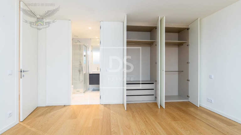 Imagem Apartamento com 2 Quartos à Venda, 107 m² em Porto Imagem Apartamento com 2 Quartos à Venda, 107 m² em Porto