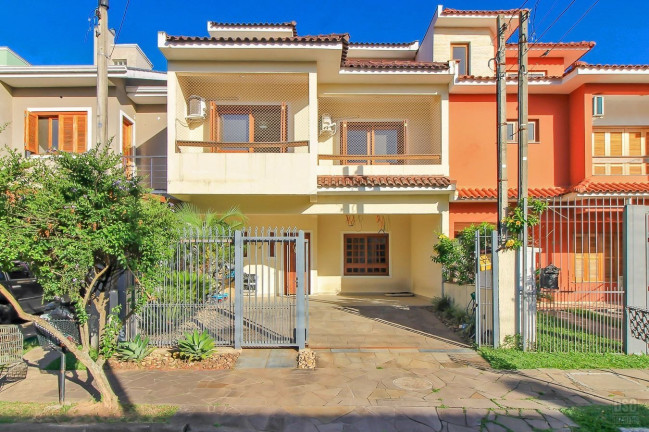 Imagem Casa com 3 Quartos à Venda, 210 m² em Hípica - Porto Alegre Imagem Casa com 3 Quartos à Venda, 210 m² em Hípica - Porto Alegre