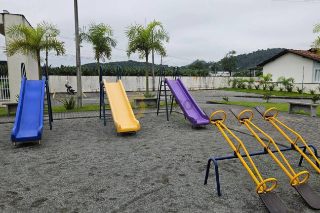 Imagem Casa com 2 Quartos para Alugar, 80 m² em Guaramirim