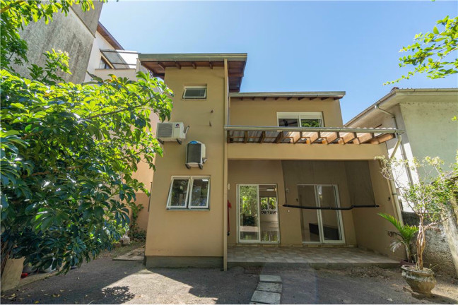 Imagem Casa com 2 Quartos à Venda, 203 m² em Higienópolis - Porto Alegre Imagem Casa com 2 Quartos à Venda, 203 m² em Higienópolis - Porto Alegre