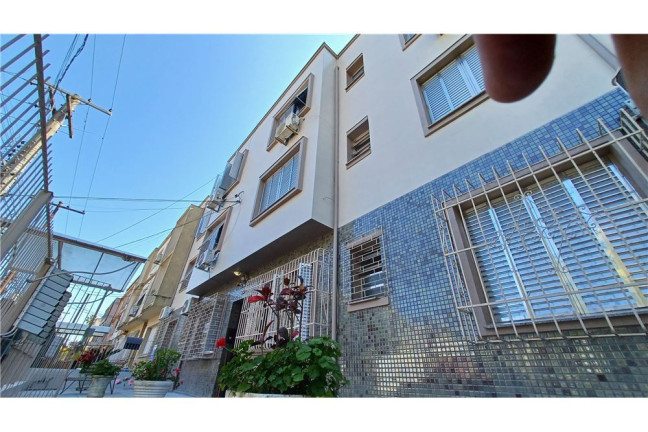 Imagem Imóvel com 2 Quartos à Venda,  em Menino Deus - Porto Alegre