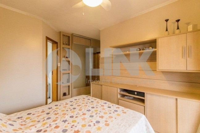 Imagem Imóvel com 3 Quartos à Venda, 260 m² em Jardim Itu - Porto Alegre Imagem Imóvel com 3 Quartos à Venda, 260 m² em Jardim Itu - Porto Alegre