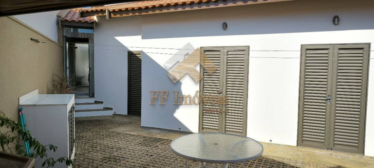 Imagem Casa com 3 Quartos à Venda, 250 m² em São Carlos