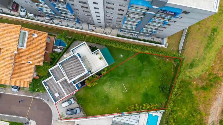 Terreno à Venda, 399 m² em Campo Comprido - Curitiba