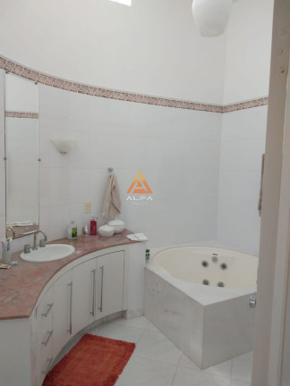 Imagem Casa com 4 Quartos à Venda, 378 m²