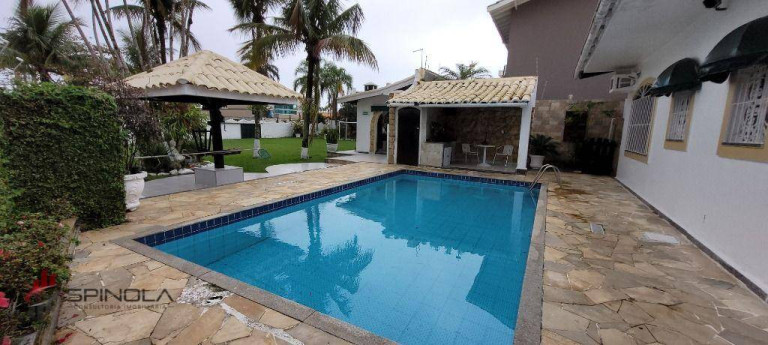 Casa com 7 Quartos à Venda, 400 m² em Balneário Flórida - Praia Grande