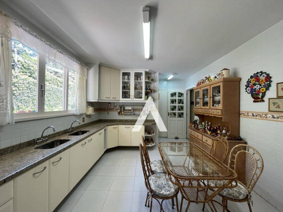 Imagem Casa com 9 Quartos à Venda, 235 m² em Quebra Frascos - Teresópolis Imagem Casa com 9 Quartos à Venda, 235 m² em Quebra Frascos - Teresópolis