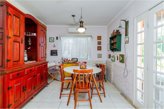 Imagem Casa com 5 Quartos à Venda, em Hípica - Porto Alegre Imagem Casa com 5 Quartos à Venda, em Hípica - Porto Alegre