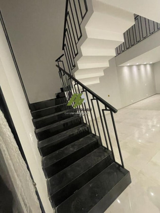 Imagem Casa com 3 Quartos à Venda, 236 m²