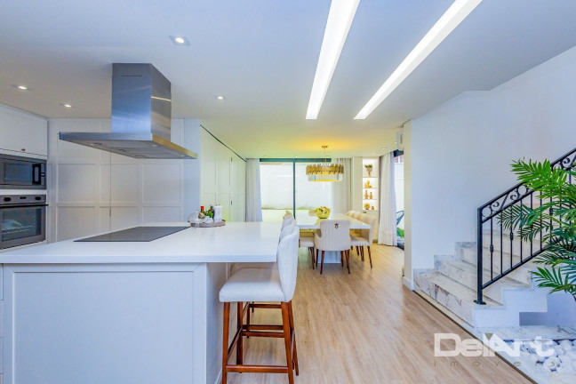 Imagem Casa com 2 Quartos à Venda, 233 m² em Santa Cândida - Curitiba