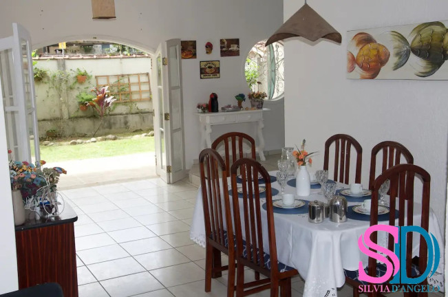 Imagem Casa com 3 Quartos à Venda, 210 m² em Enseada - Ubatuba