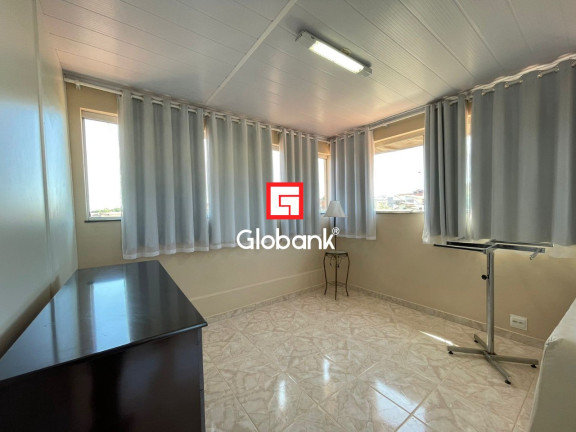Casa com 5 Quartos para Alugar,  em Centro - Montes Claros