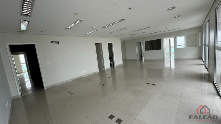Sala Comercial à Venda ou Locação, 300 m² em Boqueirão - Santos
