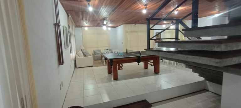 Imagem Casa com 6 Quartos para Alugar,  em Praia Brava - Florianópolis