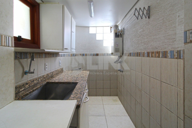 Imagem Imóvel com 3 Quartos à Venda, 179 m² em Cristal - Porto Alegre Imagem Imóvel com 3 Quartos à Venda, 179 m² em Cristal - Porto Alegre