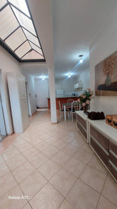 Imagem Sobrado com 4 Quartos à Venda, 253 m² em Centro - Taubaté