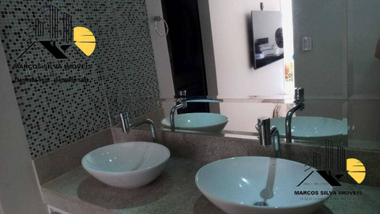 Imagem Casa com 4 Quartos à Venda, 360 m² em Santa Mônica - Uberlândia
