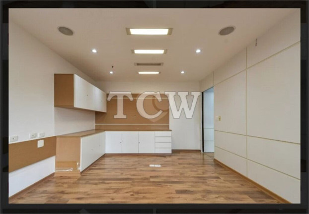 Sala Comercial à Venda, 47 m² em Moema - São Paulo