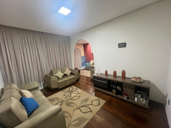 Imagem Casa com 7 Quartos à Venda, 360 m² em Amazonas - Contagem