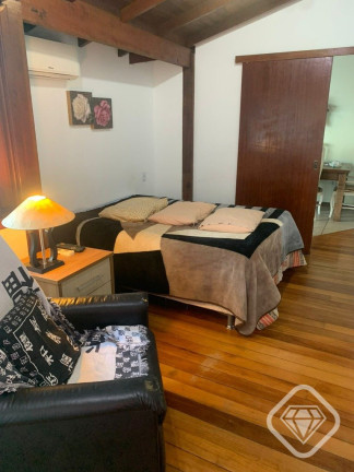 Imagem Casa de Condomínio com 4 Quartos à Venda,  em Ipanema - Porto Alegre