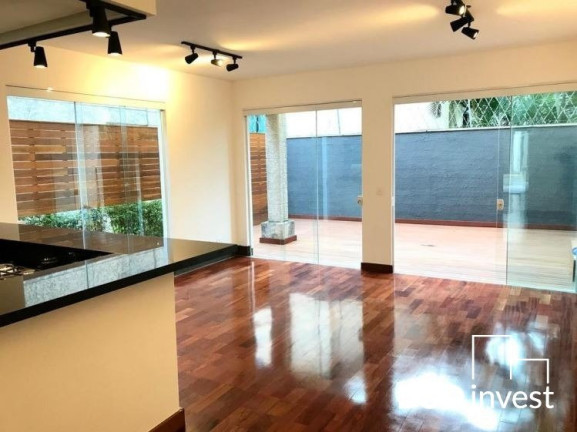 Casa de Condomínio com 3 Quartos à Venda, 300 m² em Morumbi - São Paulo