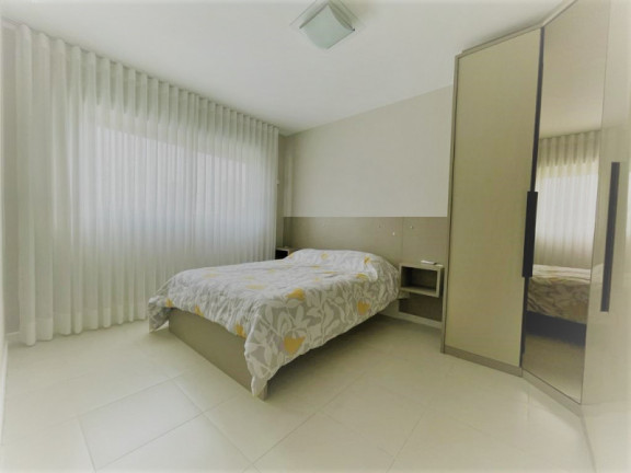 Imagem Casa com 3 Quartos à Venda, 387 m²