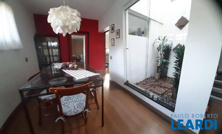 Imagem Sobrado com 3 Quartos à Venda, 255 m² em Vila Bastos - Santo André Imagem Sobrado com 3 Quartos à Venda, 255 m² em Vila Bastos - Santo André