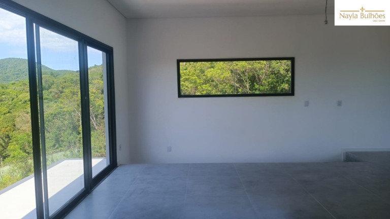 Sobrado com 3 Quartos à Venda,  em Sertão Do Maruim - São José