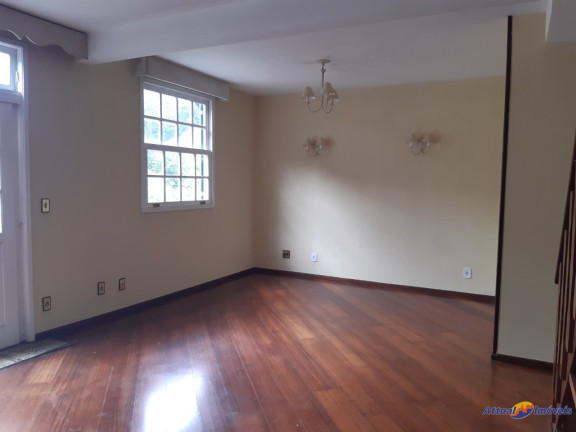 Imagem Imóvel com 2 Quartos à Venda, 84 m² em Várzea - Teresópolis Imagem Imóvel com 2 Quartos à Venda, 84 m² em Várzea - Teresópolis