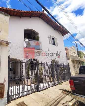 Imagem Casa com 3 Quartos à Venda, 250 m² em Centro - Montes Claros