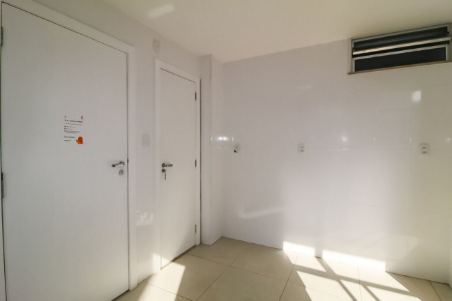 Imagem Imóvel com 2 Quartos à Venda, 72 m² em Copacabana - Rio De Janeiro Imagem Imóvel com 2 Quartos à Venda, 72 m² em Copacabana - Rio De Janeiro