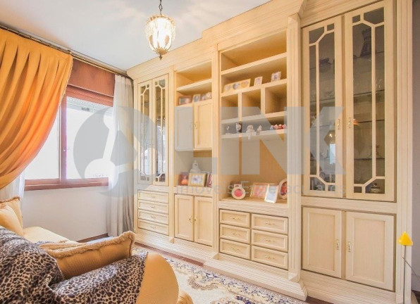 Imagem Casa com 3 Quartos à Venda, 352 m² em Jardim Lindóia - Porto Alegre Imagem Casa com 3 Quartos à Venda, 352 m² em Jardim Lindóia - Porto Alegre