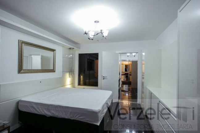 Imagem Casa com 4 Quartos para Temporada, 1.000 m² em Centro - Balneário Camboriú Imagem Casa com 4 Quartos para Temporada, 1.000 m² em Centro - Balneário Camboriú