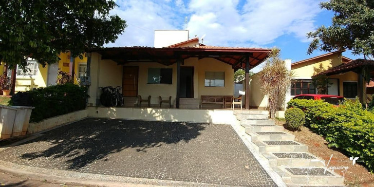 Casa de Condomínio com 3 Quartos à Venda, 210 m² em Sítio De Recreio Ipê - Goiânia