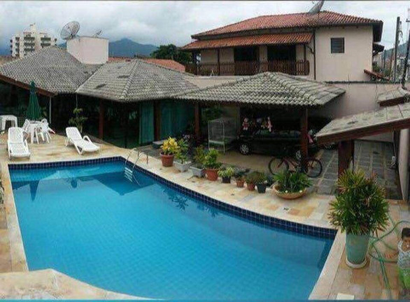 Foto do imóvel Sobrado com 4 Quartos à Venda, 414 m² em Prainha - Caraguatatuba
