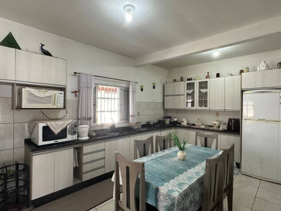 Imagem Casa com 4 Quartos à Venda, 220 m² em Centro - Balneário Barra Do Sul