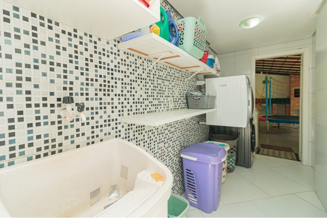 Imagem Casa com 3 Quartos à Venda, 170 m² em Passo Da Areia - Porto Alegre Imagem Casa com 3 Quartos à Venda, 170 m² em Passo Da Areia - Porto Alegre