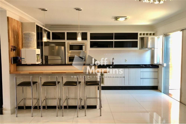 Imagem Sobrado com 3 Quartos à Venda, 255 m² em Nações - Balneário Camboriú