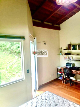 Imagem Casa com 4 Quartos à Venda, 225 m² em Trindade - Florianópolis Imagem Casa com 4 Quartos à Venda, 225 m² em Trindade - Florianópolis