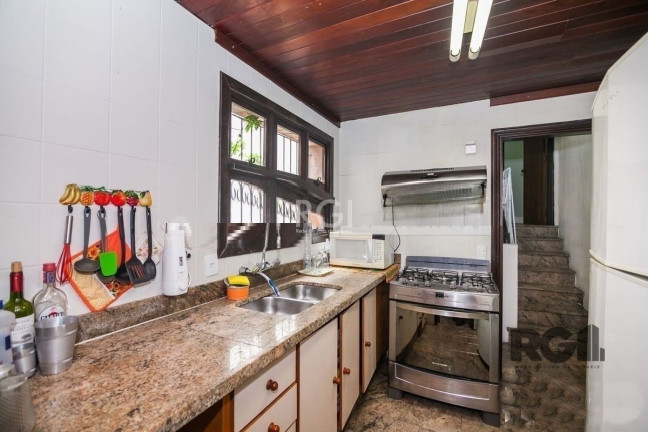 Imagem Casa com 3 Quartos para Alugar, 253 m² em Rio Branco - Porto Alegre