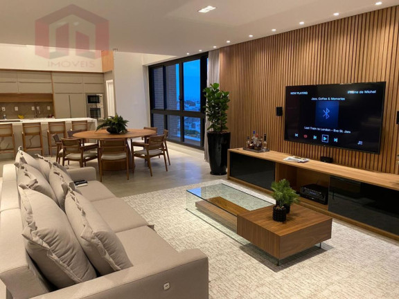 Imagem Imóvel com 3 Quartos à Venda, 234 m² Imagem Imóvel com 3 Quartos à Venda, 234 m²