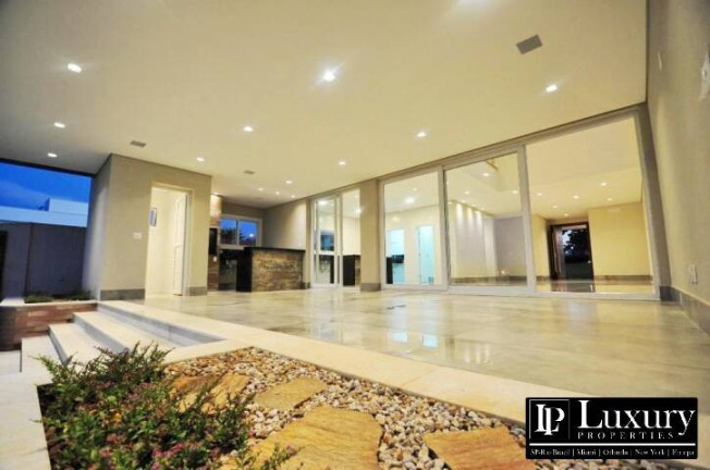 Imagem Casa de Condomínio com 4 Quartos à Venda, 377 m² em Bragança Paulista