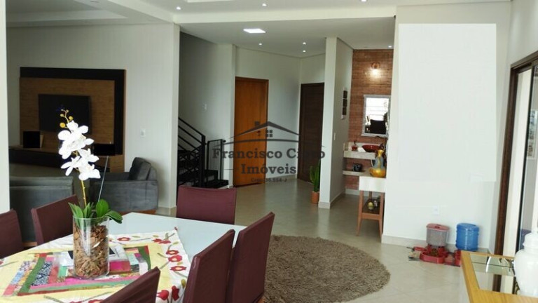 Imagem Sobrado com 3 Quartos à Venda, 456 m² em Village Mantiqueira - Guaratinguetá Imagem Sobrado com 3 Quartos à Venda, 456 m² em Village Mantiqueira - Guaratinguetá