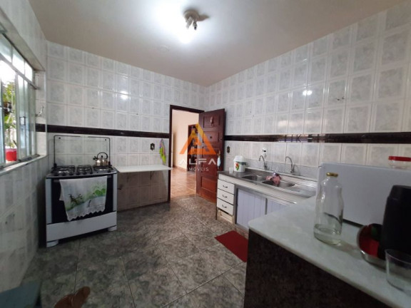 Imagem Casa com 6 Quartos à Venda, 96 m²