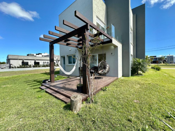 Imagem Casa com 3 Quartos à Venda, 197 m² em Dubai - Capao Da Canoa Imagem Casa com 3 Quartos à Venda, 197 m² em Dubai - Capao Da Canoa